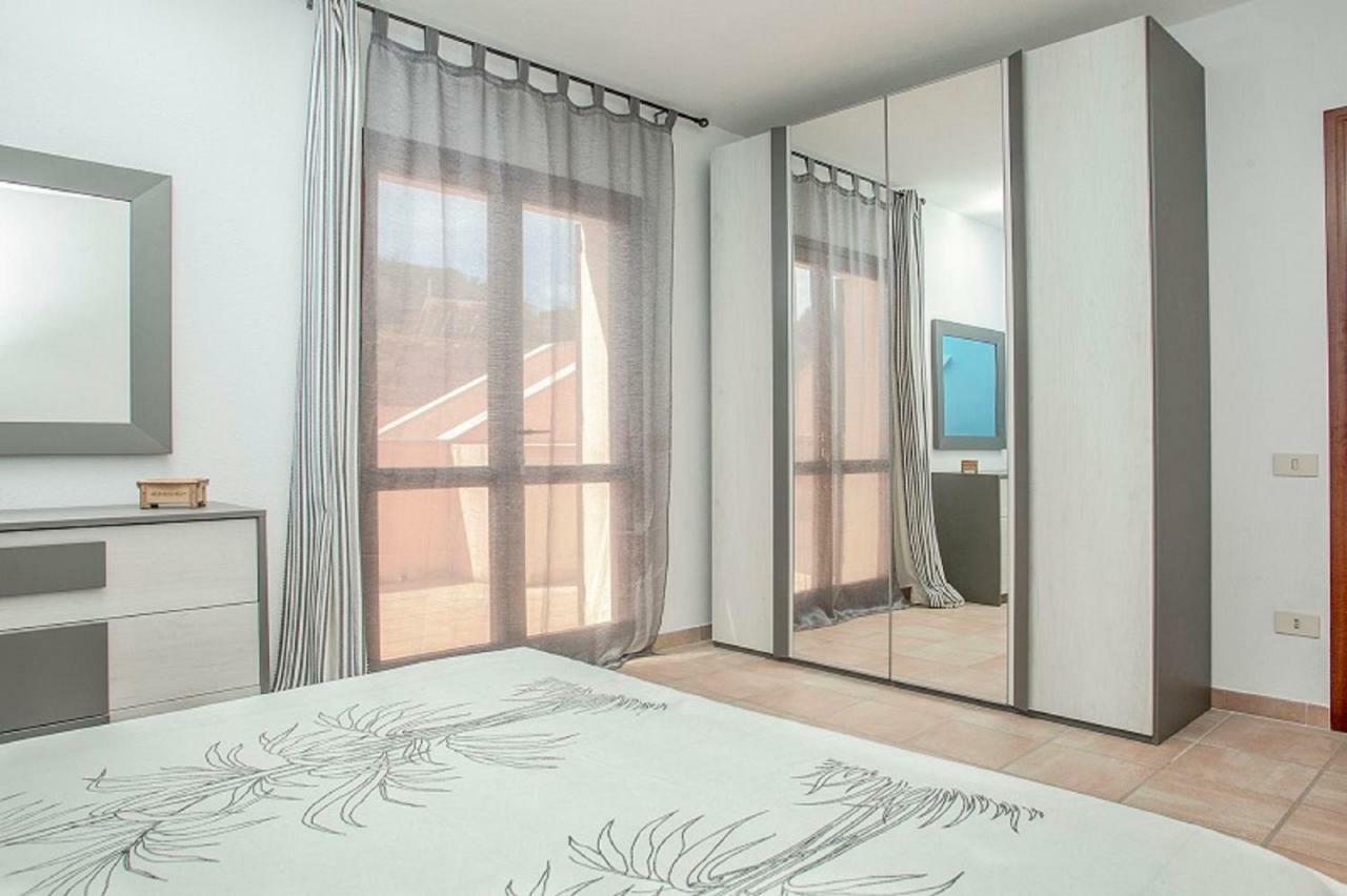 Bilocale Via Umbria Apartment Santa Teresa Gallura Bagian luar foto
